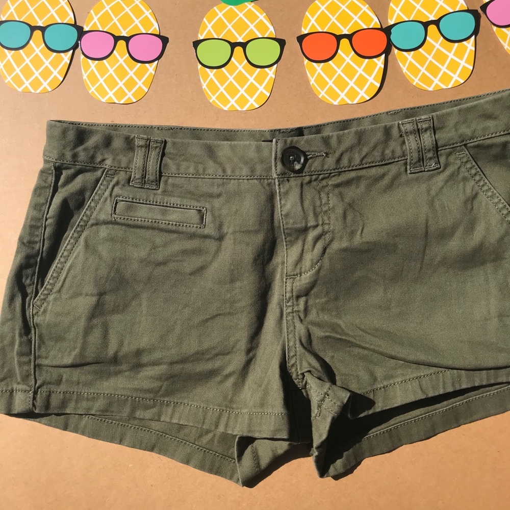 NWOT FOREST GREEN CARGO SHORTS FORM EXPRESS SIZE 6